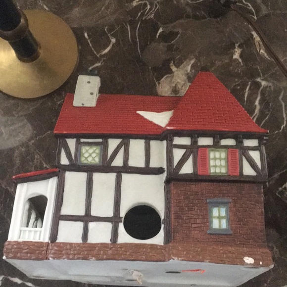 Miniature house size 8 by 8 by 5 inches - Picture 13 of 17